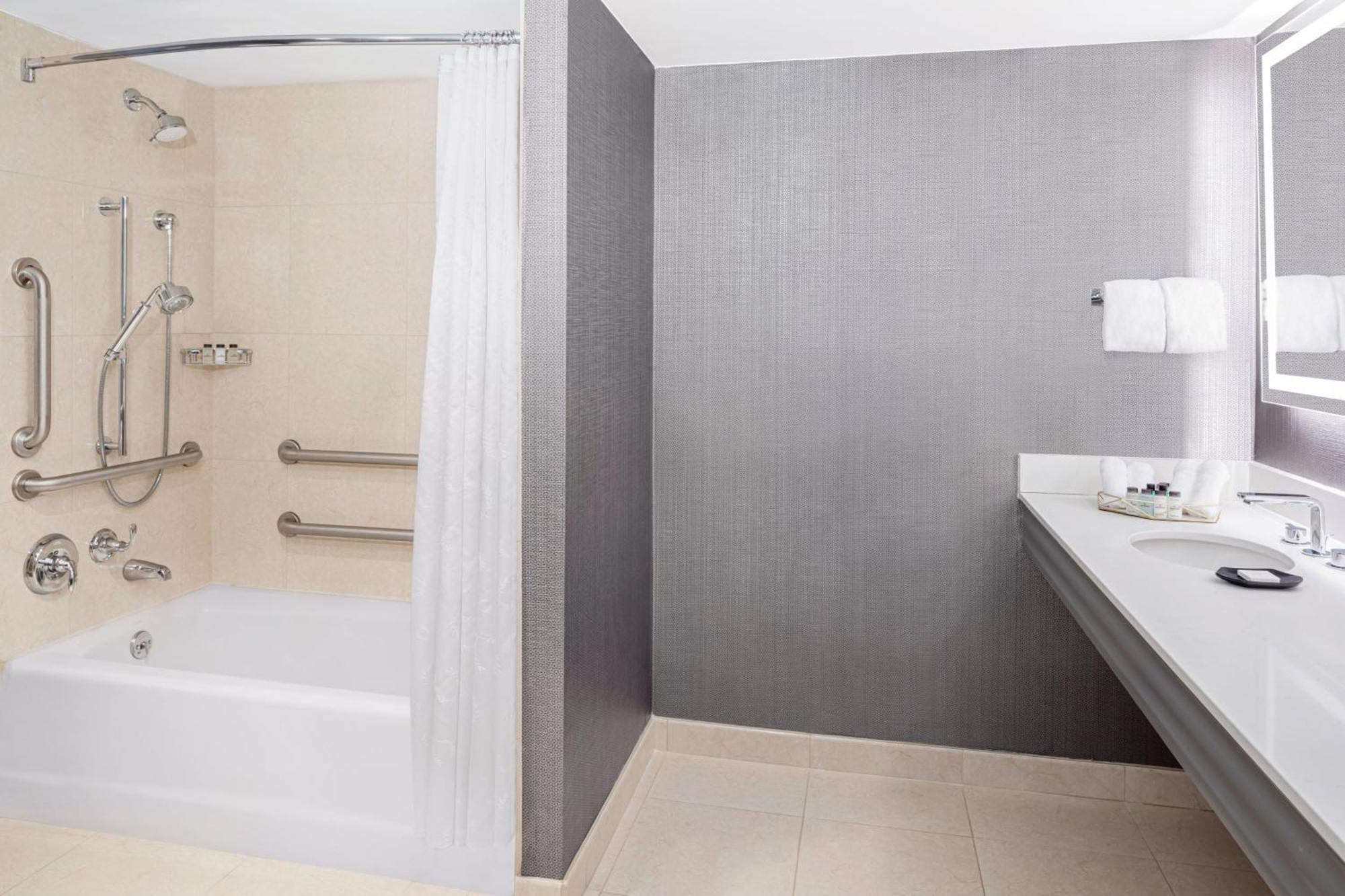 Sheraton Philadelphia Downtown Bagian luar foto